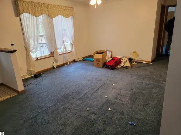 11478 E 30 3/4 Rd, Cadillac, MI 49601