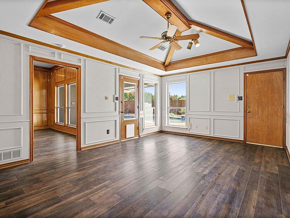 4th image of 2112 Evergreen Dr