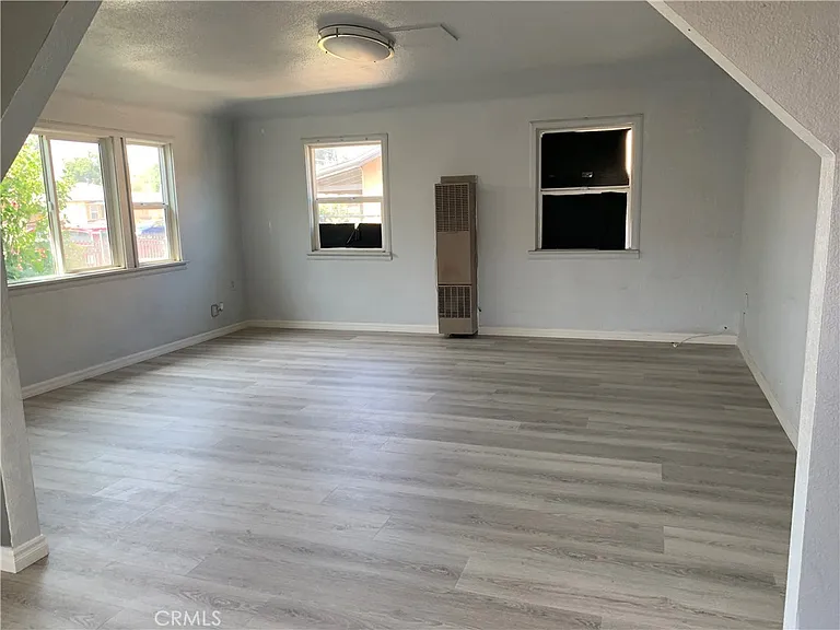 1432 W 9th St — Photo 4