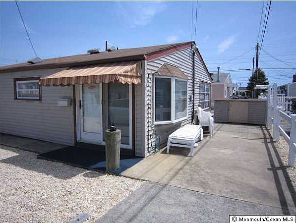 2nd image of 105 W Bay View Drive