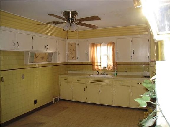 3rd image of 152 Linwood Ave