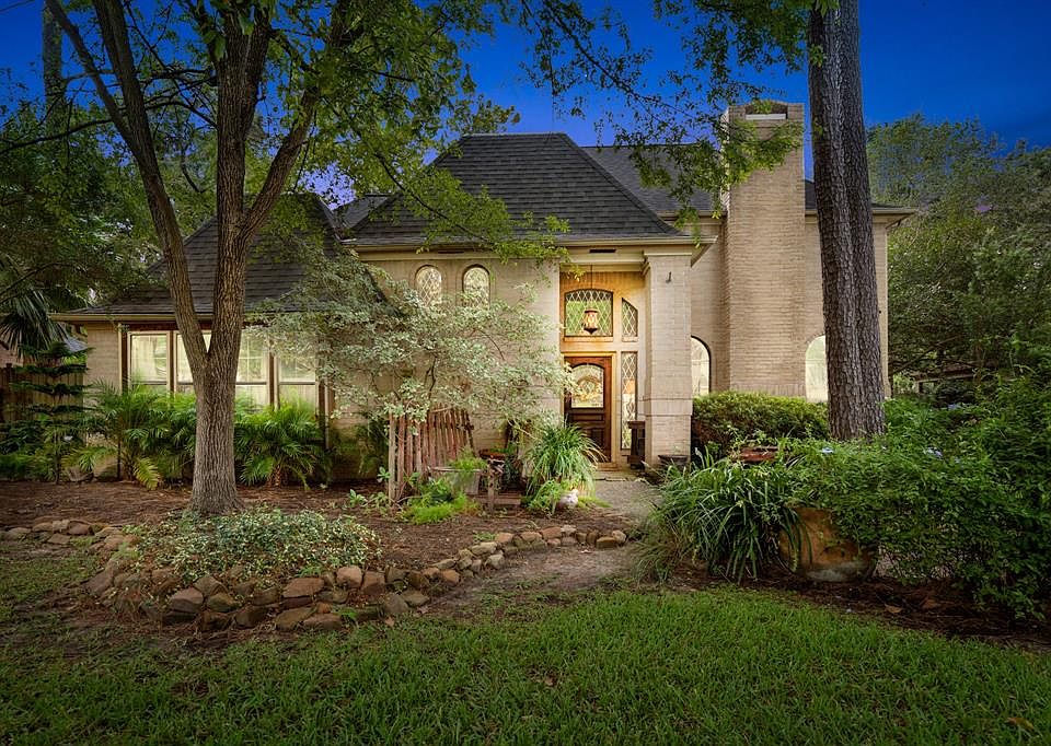 WELCOME TO YOUR NEW HOME LOCATED AT 5507 WOODVILLE LN!