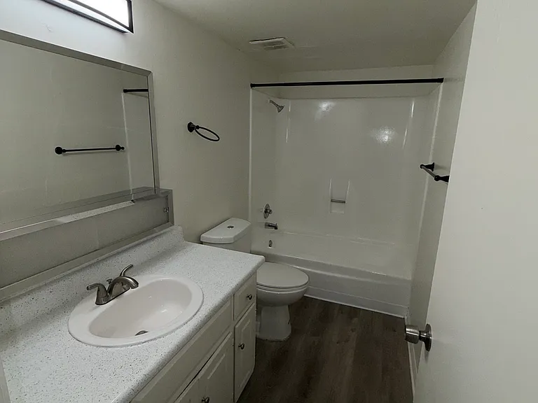 The Addison Apartment — Photo 24