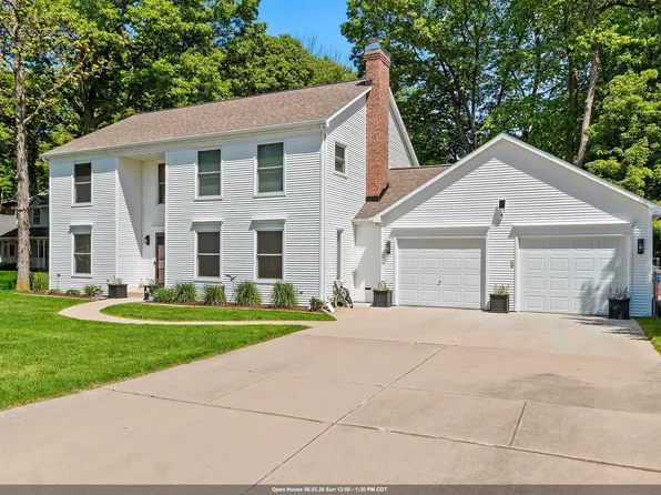 2595 Edgewood Ln, Green Bay, WI 54302