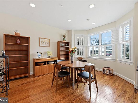 3rd image of 212 Cambridge Chase #13