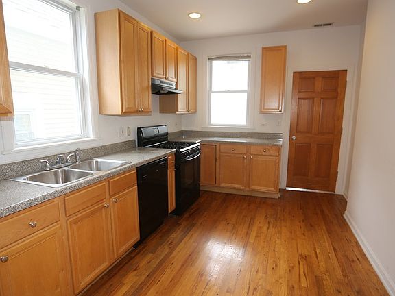 2nd image of 3138 N Southport Ave #Ig2r