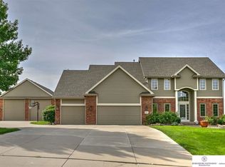 16607 Crestfield Dr, Omaha, NE 68136