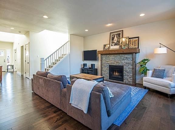 2nd image of 20478 SE Braelen Ln