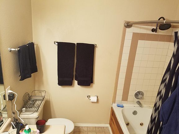 Full bath (upstairs) 
