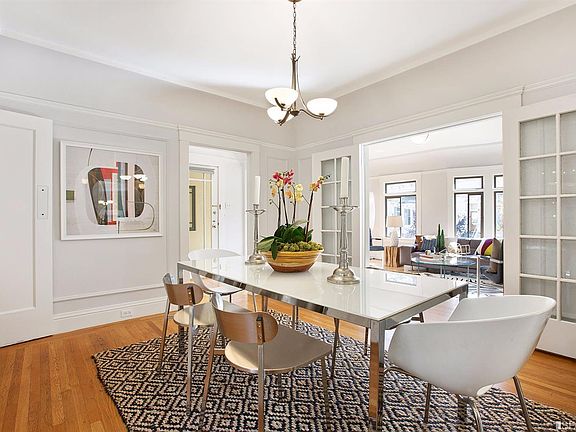 5th image of 428 Elizabeth St