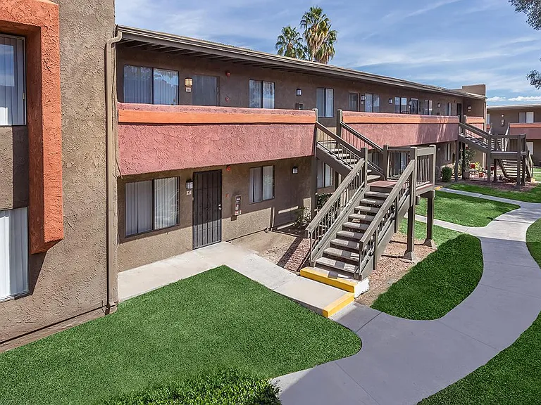 La Ventana Apartments — Photo 21