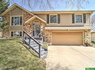 15337 Davenport Cir, Omaha, NE 68154