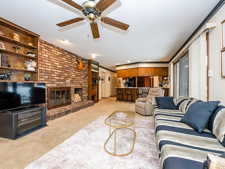 1319 Lewis Ave — Photo 22