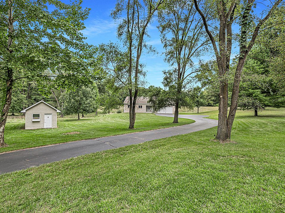 1st image of 300 W Osterhout Ave