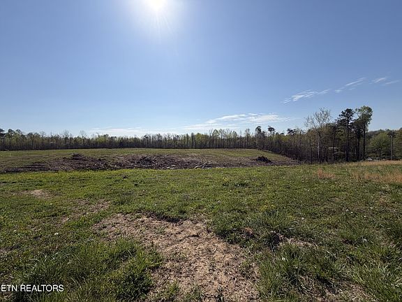 2nd image of 532 White Oak Rd