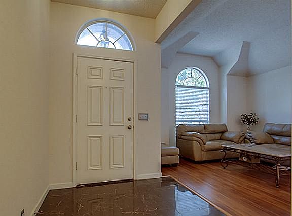 5th image of 208 Dorsett Ct