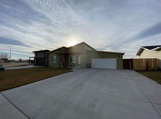 1005 Smokey Hill St, Garden City, KS 67846
