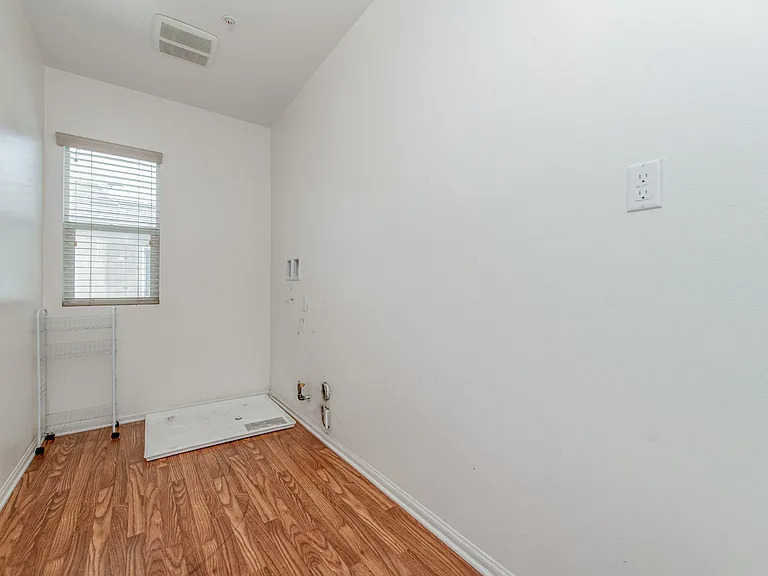 6954 Stanza Ct — Photo 23