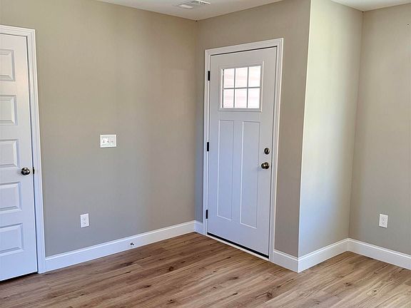 3rd image of 204 Sutton Dr