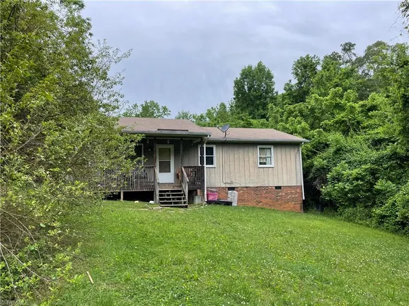 1505 Hampstead Dr, High Point, NC 27260