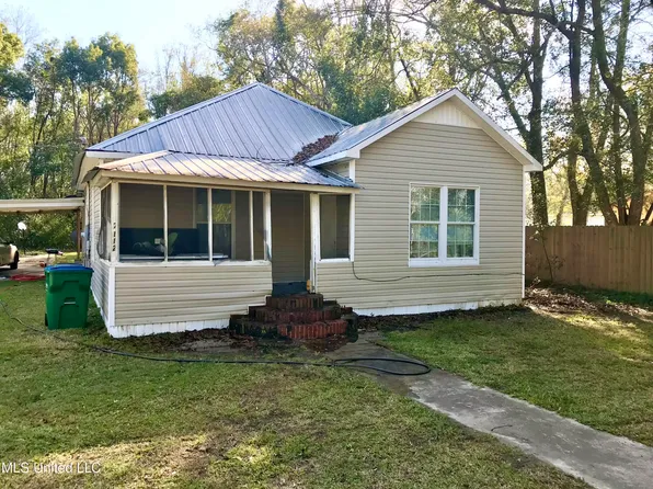 7112 Grierson St, Moss Point, MS 39563