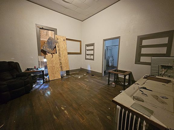 3rd image of 1100 Lake St