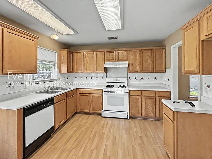 Building Photo - 17516 Dell City Dr