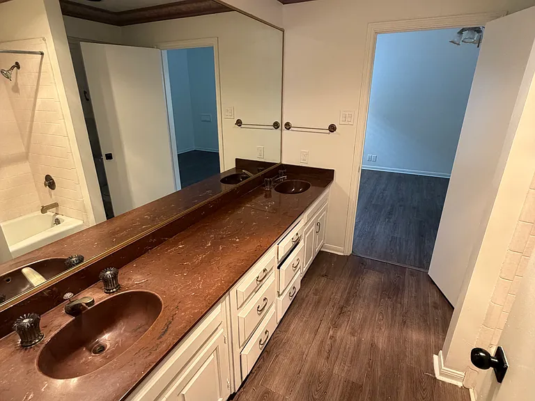 3201 Squireswood Dr — Photo 4