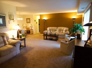 4700 N Main St APT 1B, Fall River, MA 02720