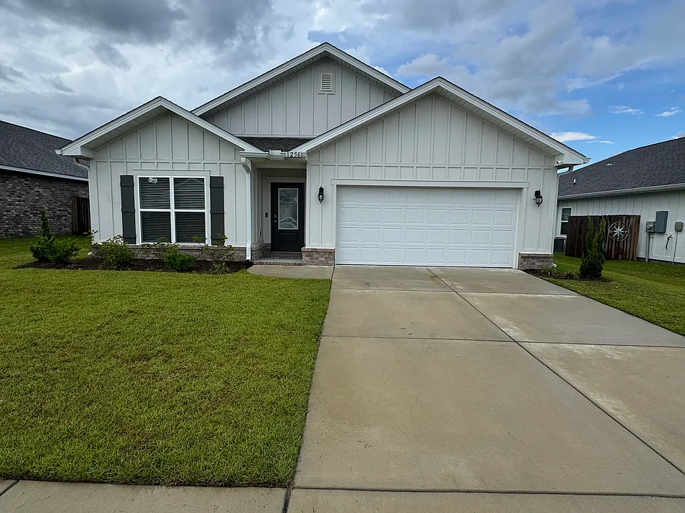1256 Hayward Loop