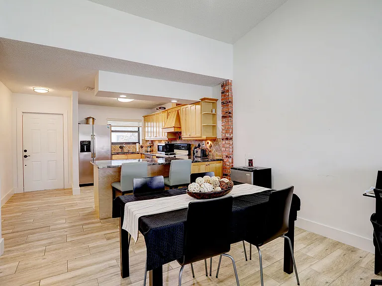 639 Banks Rd — Photo 11