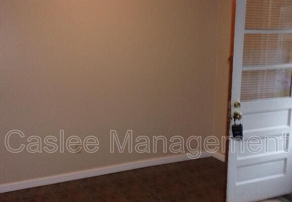 4th image of 460 Laurel Dr