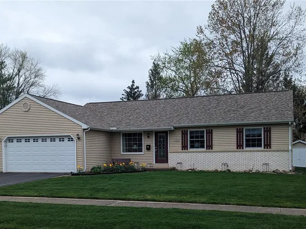 1014 Westgate Dr, Charleston, IL 61920