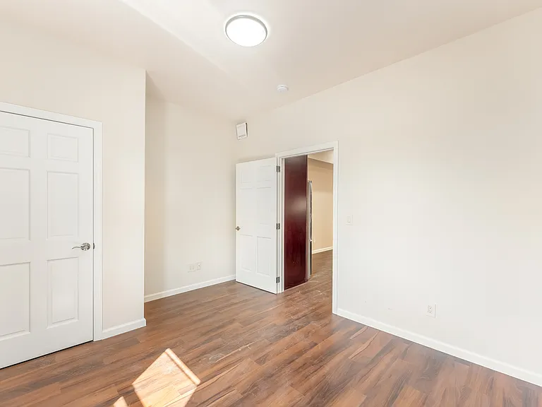 120 Paine Ave #1R — Photo 6