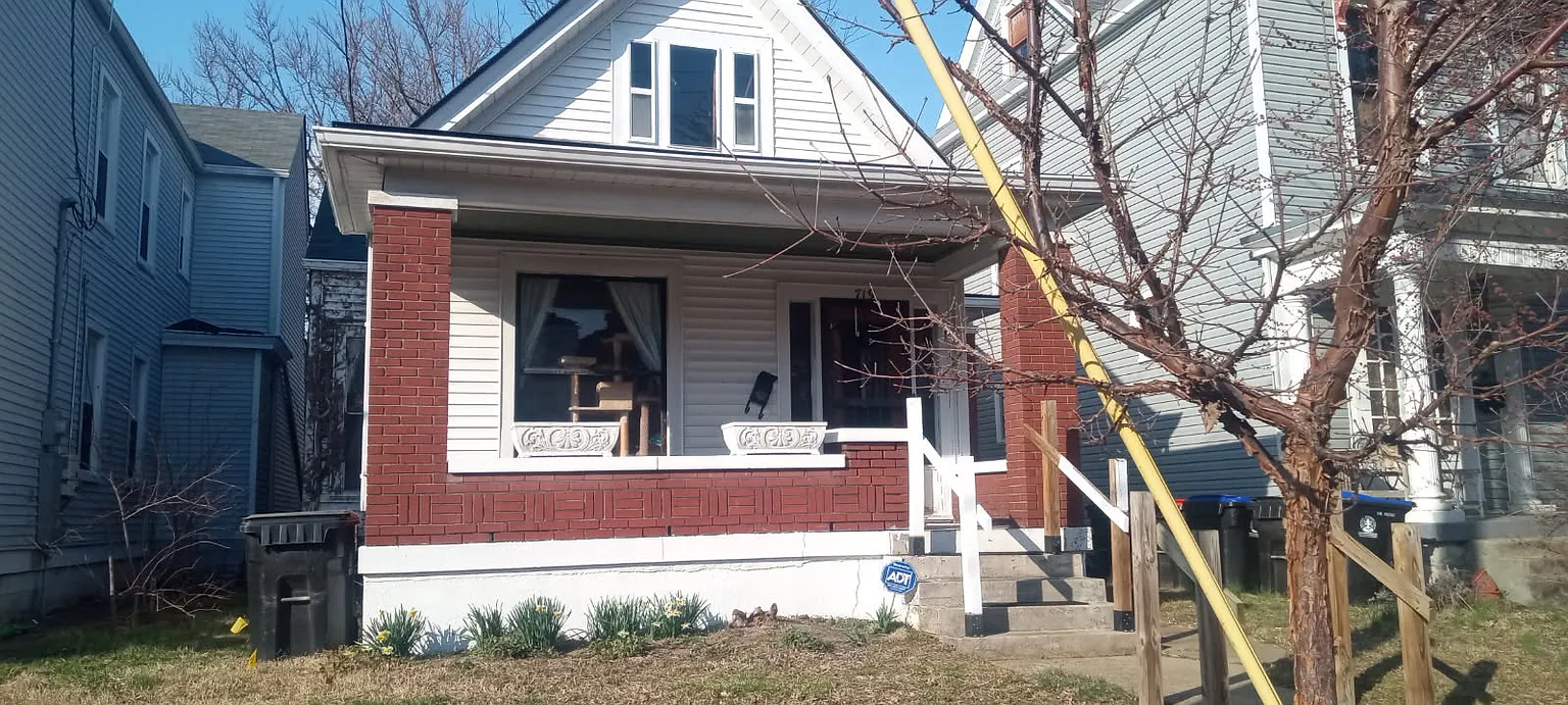 719 E Oak St photo 1