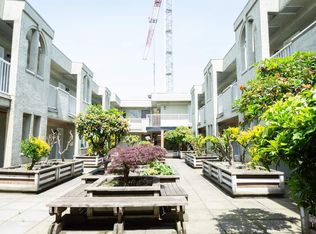 5520 Joyce St #208, Vancouver, BC V5R4H6