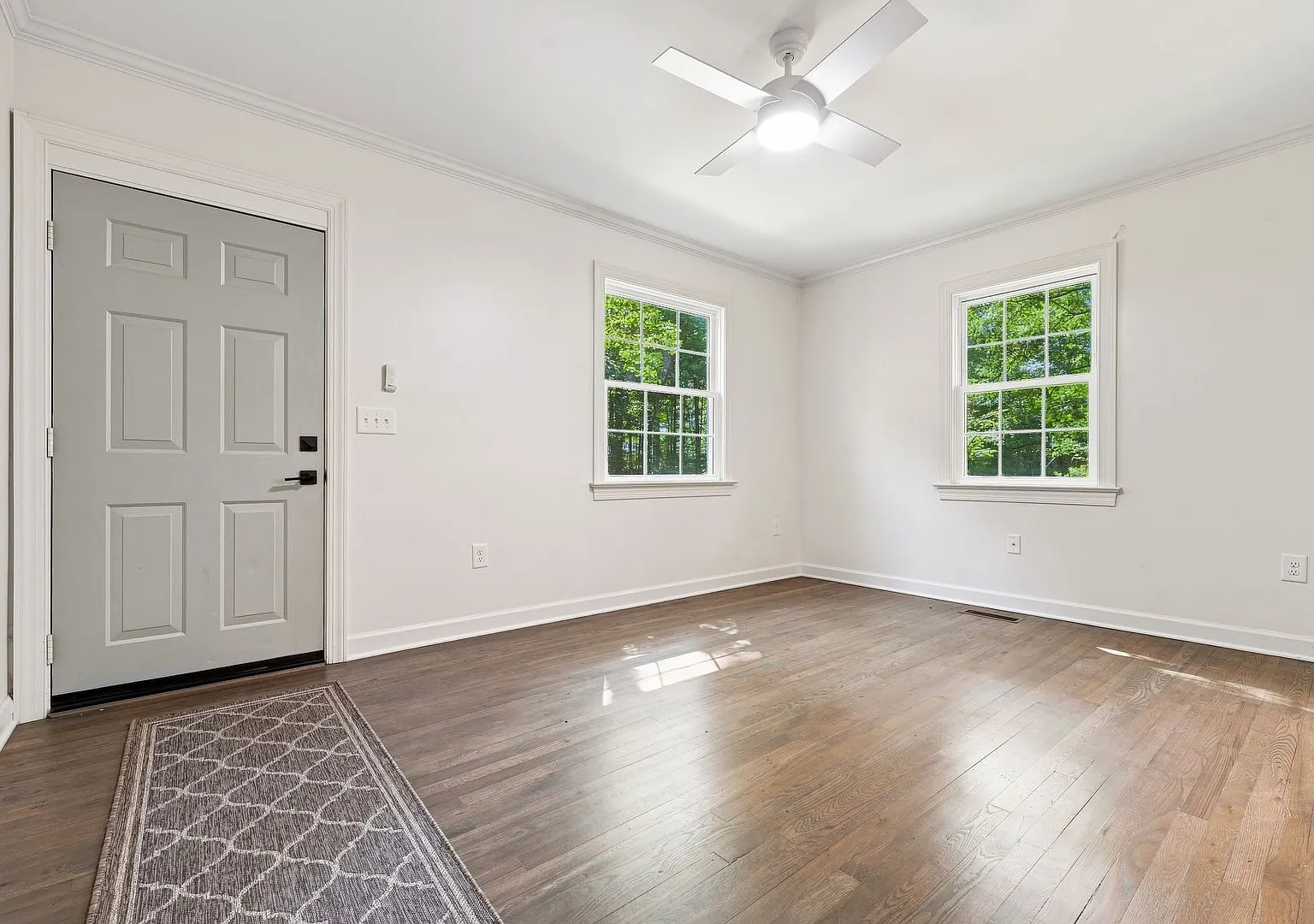 Location! Charming, Completely Updated 2-Bedroom Cottage In Prime Chapel Hill Location — Photo 3