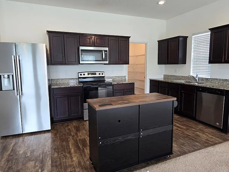 15660 Merlin Ave — Photo 16
