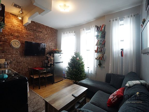 4th image of 817 Saint Johns Pl APT 3L