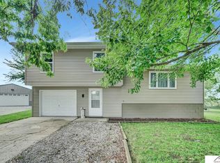 104 N 28th St, Beatrice, NE 68310