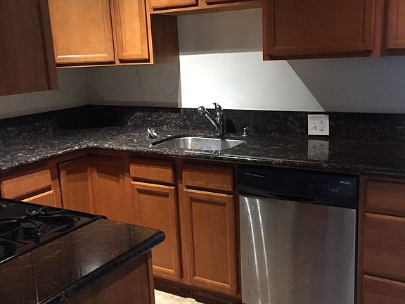 3rd image of 1227-1231.5 Hornblend St #1227