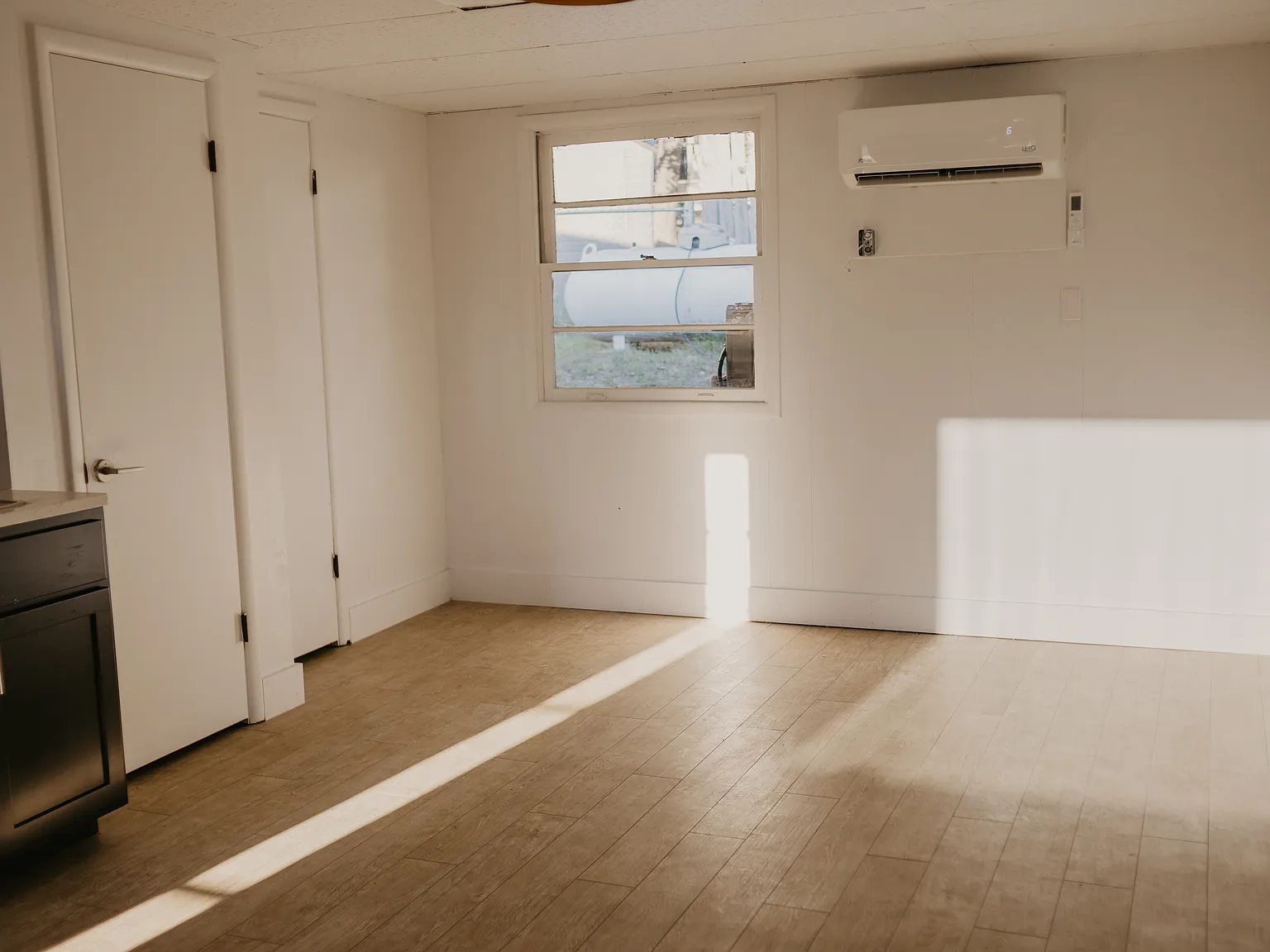 Studio, 300 sqft, $650 — Photo 2