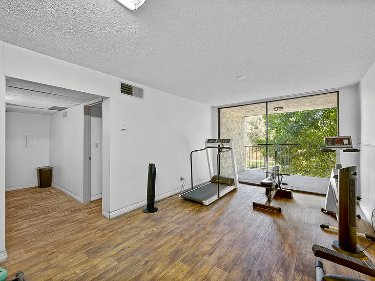 125 N Allen Ave #203 — Photo 21