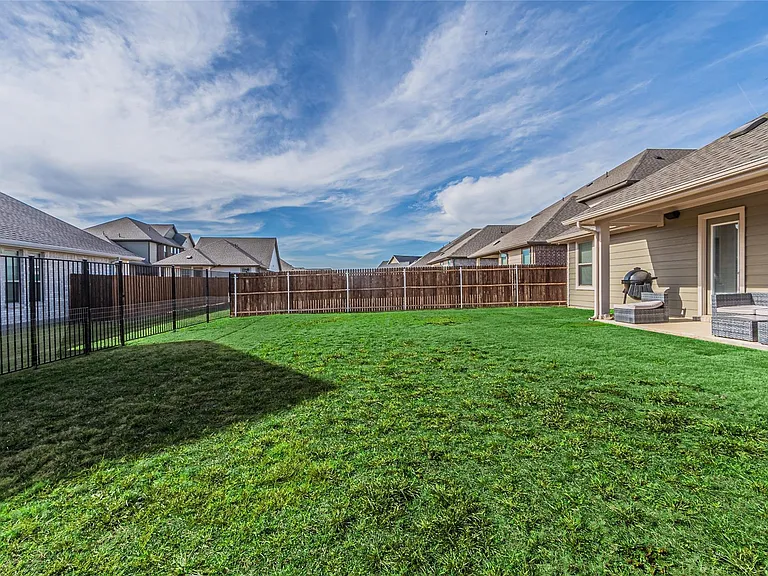 579 Ruthye Ln — Photo 31
