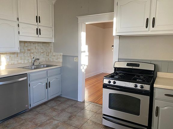 4th image of 481 S Clarkson St