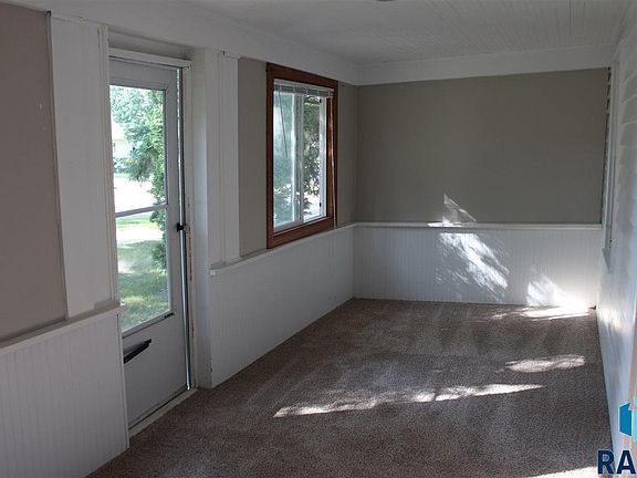 5th image of 422 N West Ave