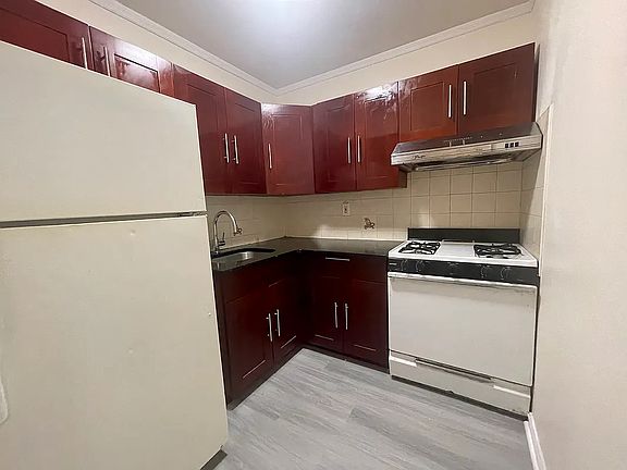 4th image of 28 Melrose St APT 2B