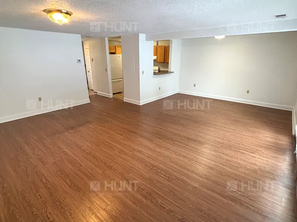 4 Adams Rd, Hanscom Afb, MA 01731