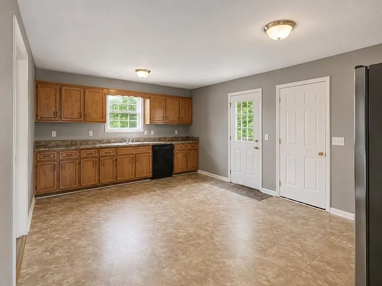 208 Ruf Dr — Photo 6