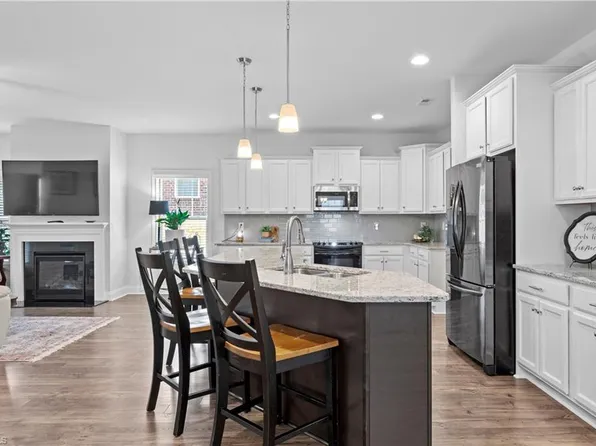 6142 Barrington Oaks Dr, Clemmons, NC 27012